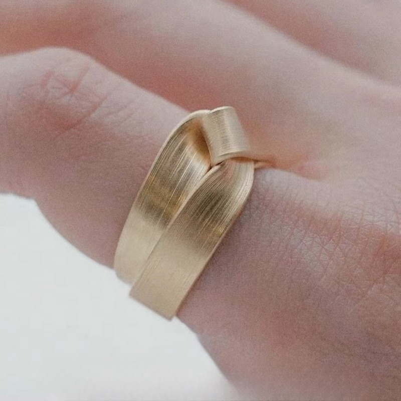Geometric Twisted Band Ring Modern Polished Golden Finish